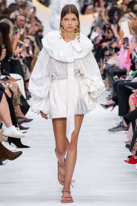 Valentino : 3 looks repérés sur le défilé femme printemps-été 2020