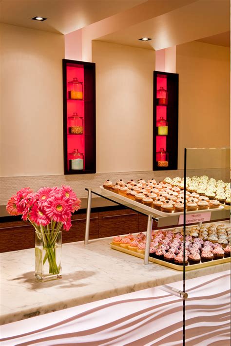 Small Cupcake Shop Design Mixes Strict Lines and Delicate Details