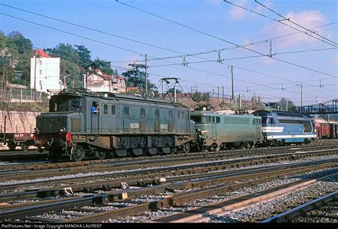 2D2 5525 Untitled 2D2 at Tarbes, France