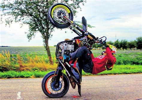 Supermoto Stunt | Lifestyle - YouTube