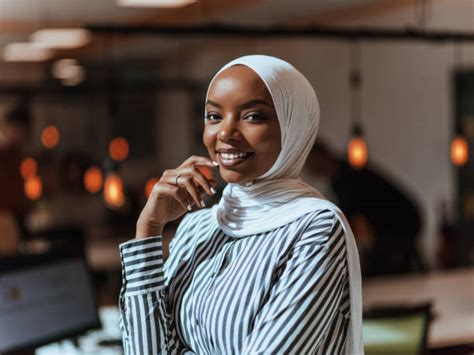 80 200+ Jeune Femme Arabe Photos, taleaux et images libre de droits ...