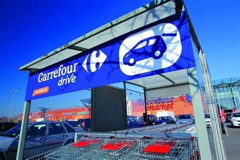 Ouvertures de drives : Carrefour accélère en mars