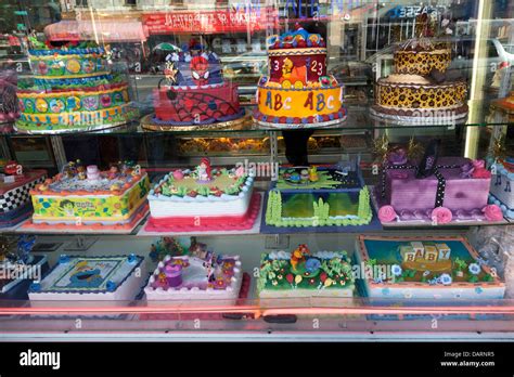 Birthday cakes ina shop in New York City Stock Photo - Alamy