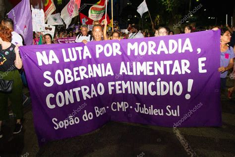 Protesta en el Día Internacional de la Mujer en Río de Janeiro. 08 de ...