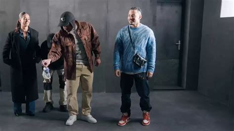 Le sweat bleu porté par The Juice dans la vidéo YouTube Le meilleur duo ...