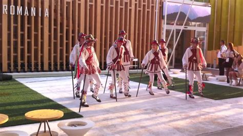 Danse folklorique roumaine expo universelle milan 2015 - YouTube