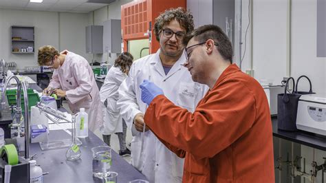 Laboratoire: Chimie analytique | Cégep de Valleyfield