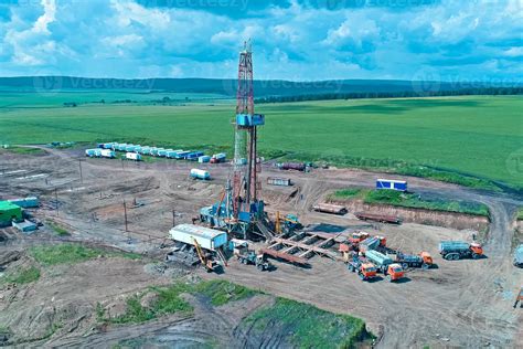 Drilling rig for oil well drilling. Equipment for drilling oil and gas ...