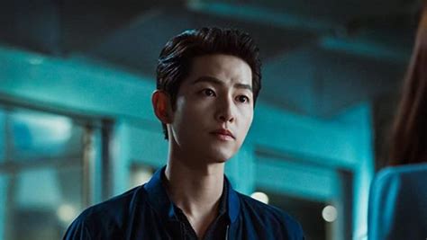 Reborn Rich star Song Joong-ki is dating a British woman