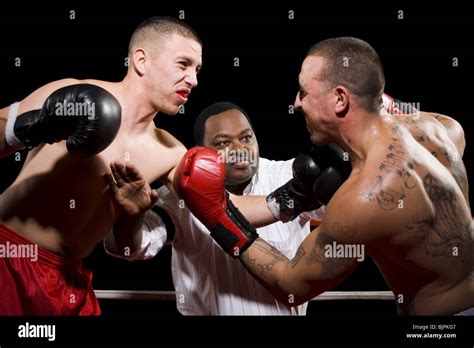 Boxers fighting hi-res stock photography and images - Alamy