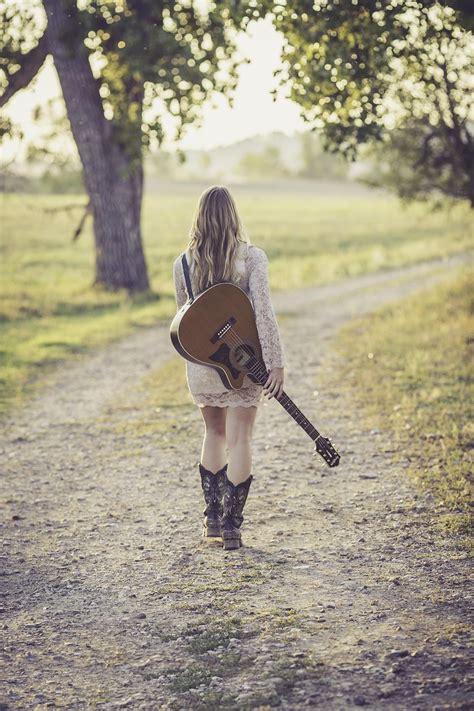 80,000+ Free Girl Playing Guitar & Guitar Photos - Pixabay