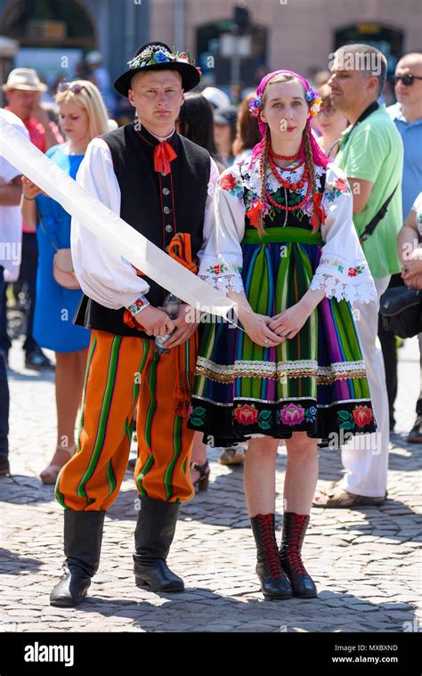 Regional costume hi-res stock photography and images - Alamy