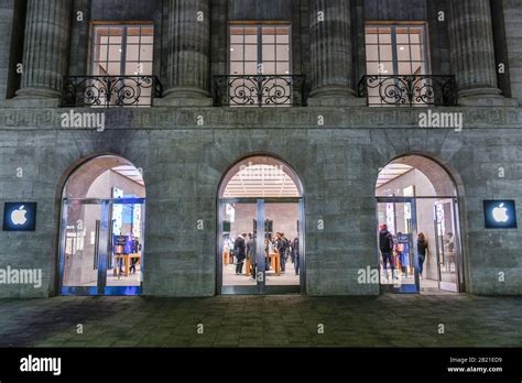 Apple Store, Kurfürstendamm, Charlottenburg, Berlin, Deutschland Stock ...