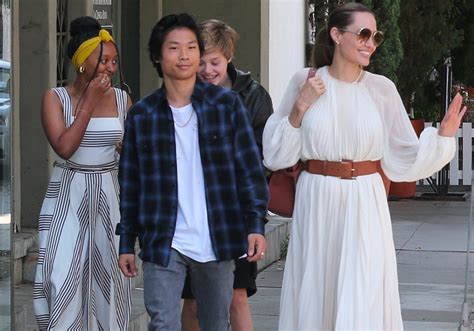 Angelina Jolie et ses enfants super lookés pour un déjeuner en famille ...