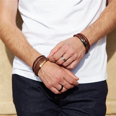 Bracelets Homme : L'Artisanat du Monde à Votre Poignet | Lora&Moi