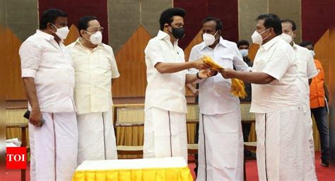 Workers of many parties switch sides to join DMK | Chennai News - Times ...