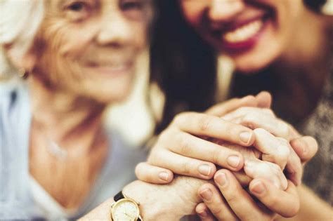 Cuidado de personas mayores: los cuidadores familiares