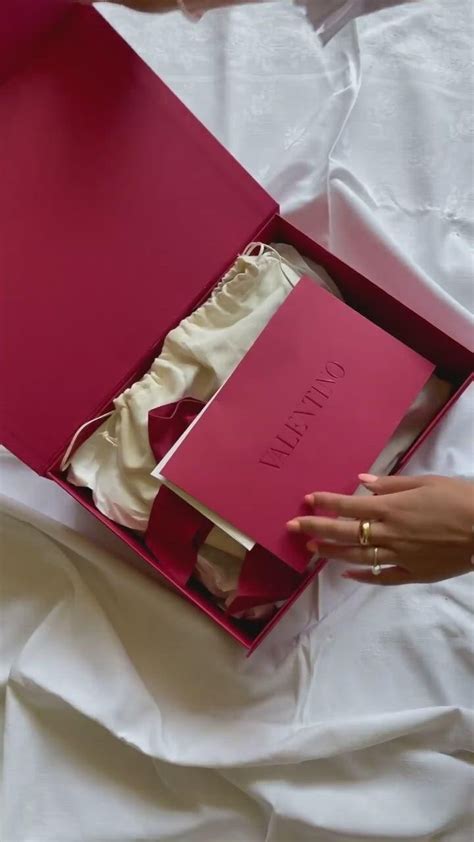 Valentino Designer Handbag - Unboxing Valentino Gavarani Supervee Logo ...