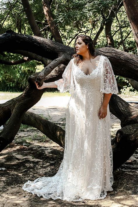 Simple Plus Size Wedding Dresses With Sleeves