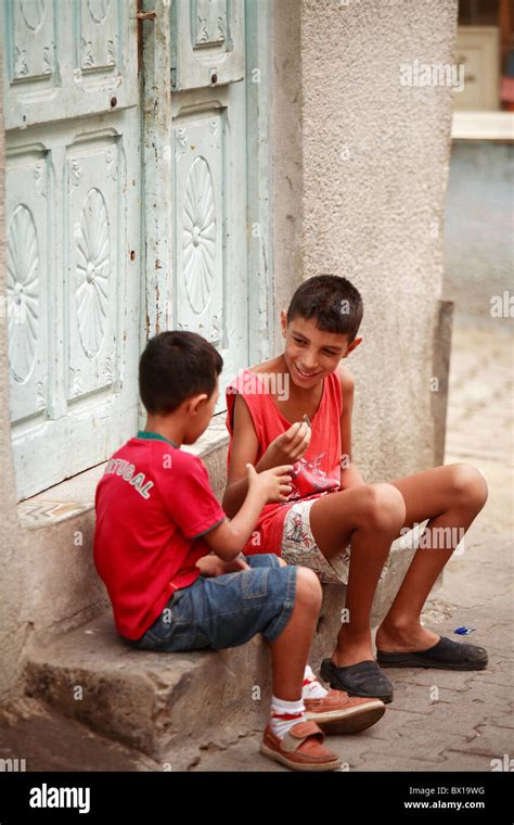 Tunisia boy Banque de photographies et d’images à haute résolution - Alamy