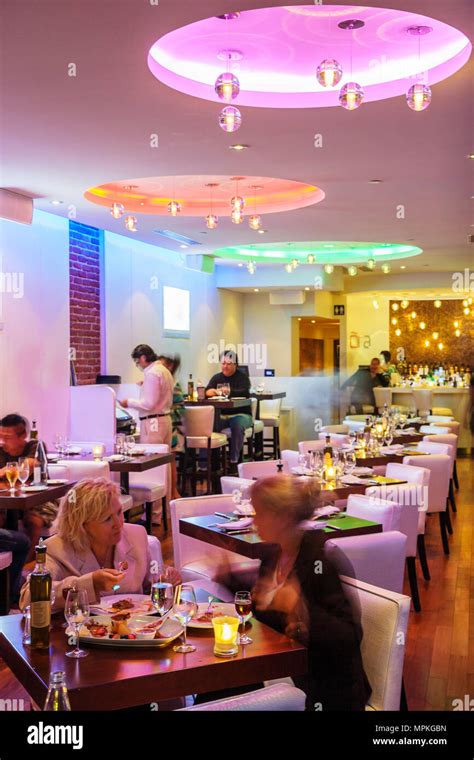 Trendy restaurant hi-res stock photography and images - Alamy