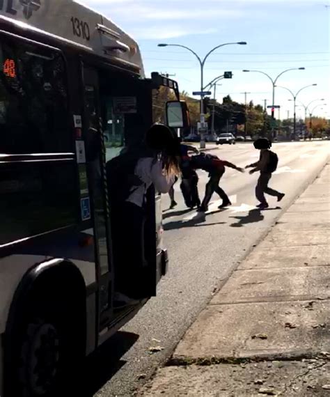 Bagarre filmée entre un chauffeur d’autobus et des jeunes à Laval ...