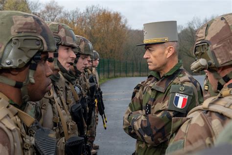 Défense. Chef de l'armée de Terre : 