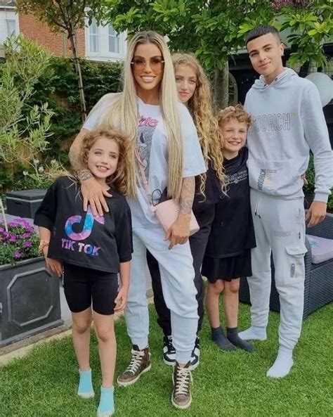 Katie Price plots huge career comeback with ‘£60k panto deal’ - OK ...