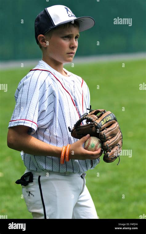 Boy baseball player handsome hi-res stock photography and images - Alamy