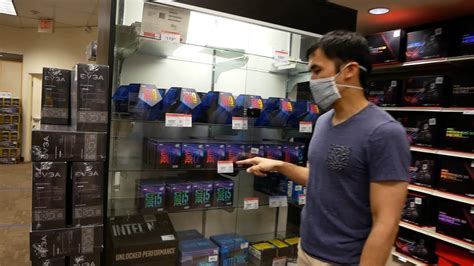 VLOG #9 Building a PC at the Dallas Micro Center During Coronavirus Pandemic