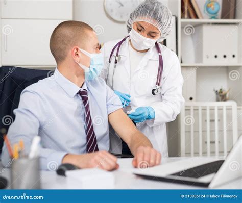 Doctor Giving Covid-19 or Flu Antivirus Vaccine Shot To Patient Stock ...