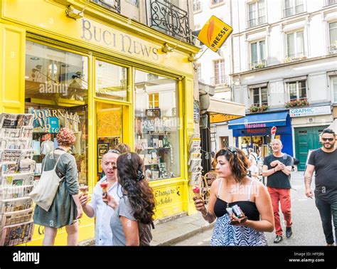 News stand france hi-res stock photography and images - Alamy