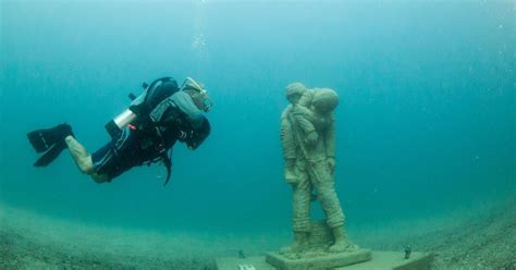 Located about 10 miles off Clearwater, Florida, the Circle of Heroes ...
