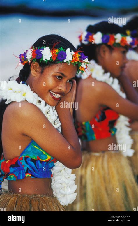 Micronesian women perform in traditional Palauan dance in Palau Stock ...