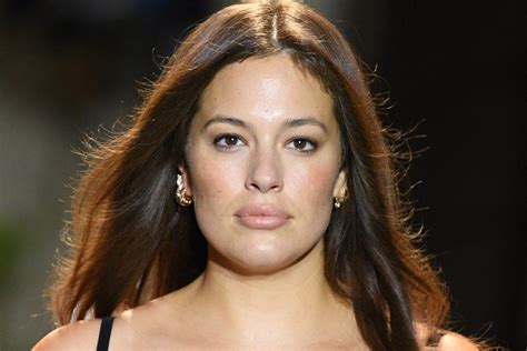 Ashley Graham bares all in body-positive selfie: 'I love my big strong ...