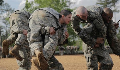 US soldiers forced to repay thousands in enlistment bonuses a decade ...