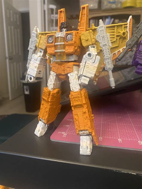 My second custom Siege seeker: Sunstorm! : r/transformers