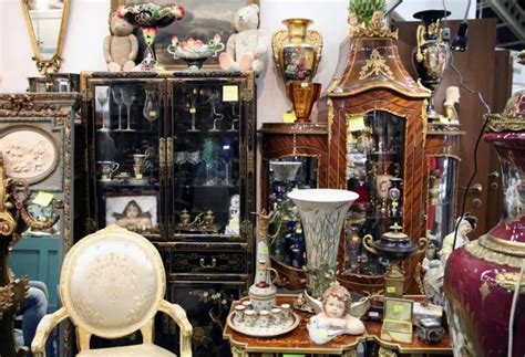 8 Once-Prized Items Antique Stores Refuse to Buy Today