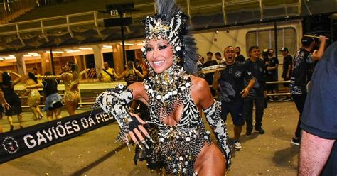 Deu Zebra No Carnaval Sabrina Sato Vira Bicho Em Ensaio De Escola De