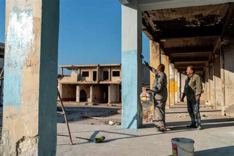 Ap Photos In Northern Syria Displaced Owners Return To Houses With No Roofs