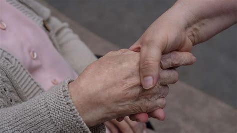 Las Manos Que Arropan A La Sociedad La Rioja