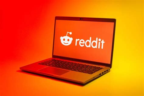 reddit stock tumbles wednesday whats happening