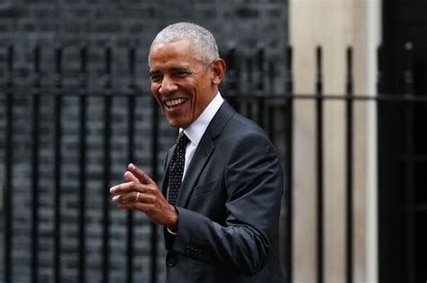 barack obama predicts ncaa tournament  annual march madness picks