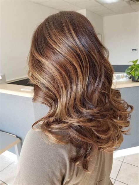 Stunning Wavy Hairstyles Ideas For Every Occasion From School To