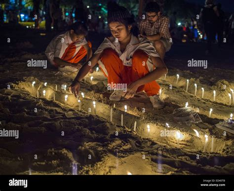 Patong Phuket Thailand 26th Dec 2014 Thai Students Light Candles