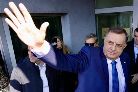 Bosnia Prosecution Seeks Prison Sentence And Political Ban For Dodik