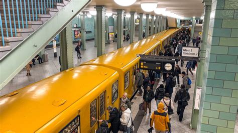 BVG Immer wieder Ärger in der U Bahn Schuld sind Passagiere