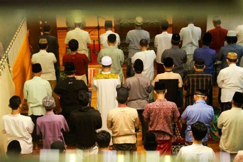 Umat Muslim Wajib Tahu Inilah Hukum Shalat Tarawih Di Bulan Puasa