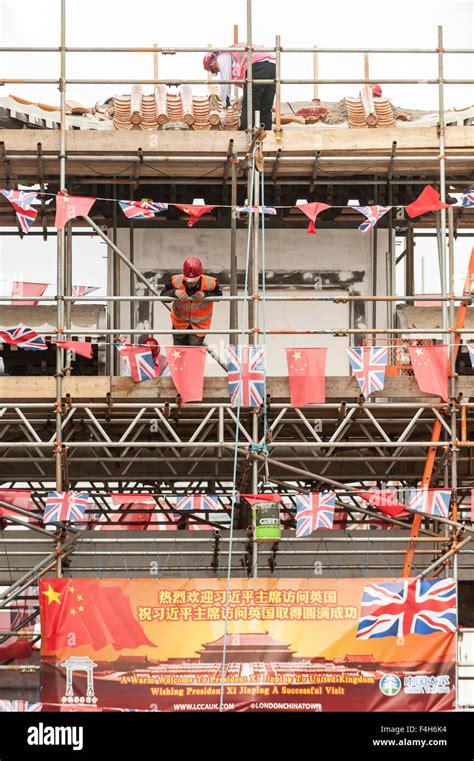 London UK 18 October 2015 Builders At Work On Chinatown S New Gate