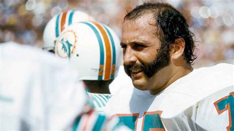 dolphins news miami honors late manny fernandez star    team